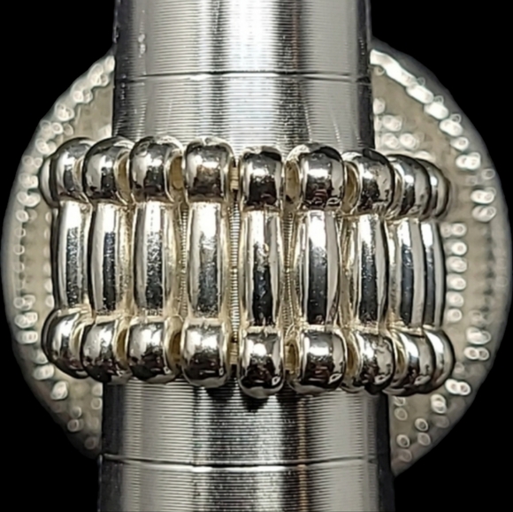 SILVER TONE RING WITH BLACK RHINESTONES STRETCH BAND (COSTUME JEWELRY) - Picture 6 of 6